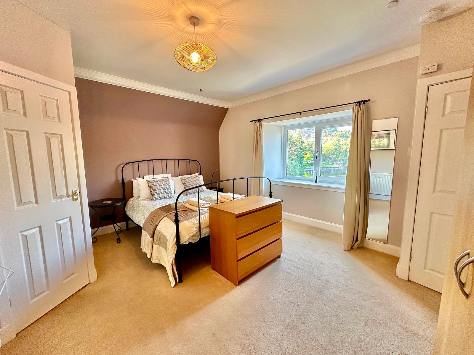 Beautiful, modern apartment with breathtaking views over Loch Katrine